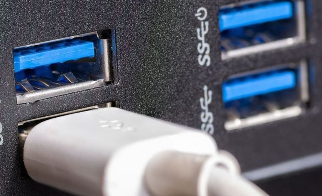 Awal Mula USB-A dan Mengapa Kita Sering Terbalik Memasangnya